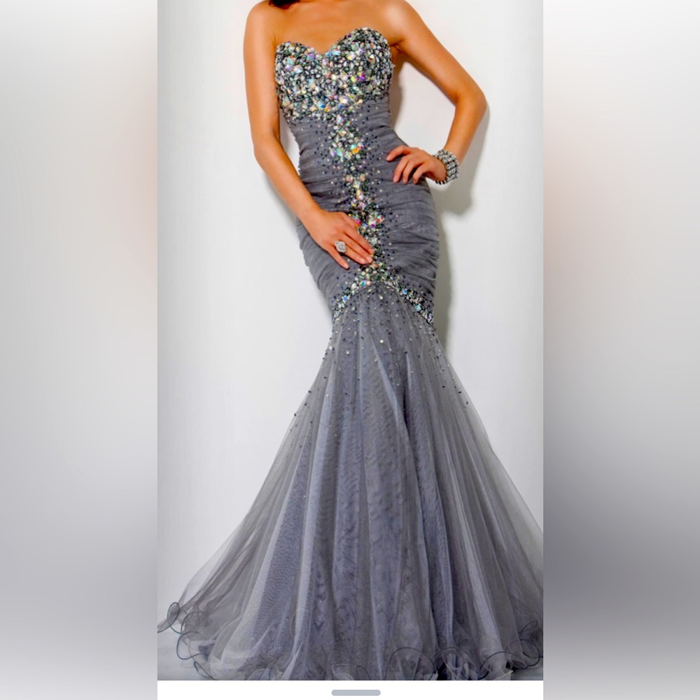 Stylish Jovani evening dress. Color is Grey. Size 8.